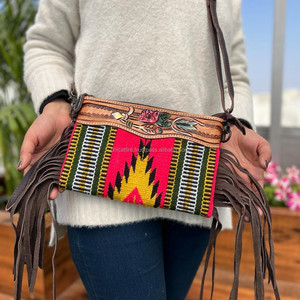 Nueva manta de sillín con flecos de cuero occidental mecanizada a mano, bolso de mano, bolso cosido a mano, bolsos de mano para mujer - Product Image 3