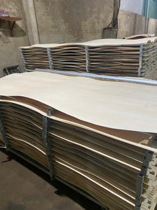 Chapa de Eucalipto 100% Natural, Duradera y Ecológica, Corte Rotatorio, Superficie Lisa, 5-10% de Humedad, para Fabricación de Tableros de Muebles - Product Image 2