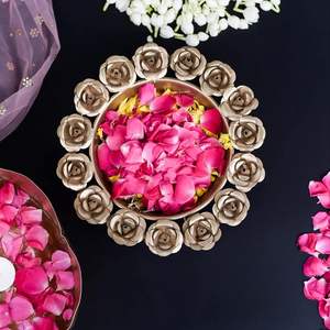 Cuenco Urli de Rosas Hecho a Mano, Artículo de Decoración para Puja, Cuenco Duradero de Metal de Latón para el Hogar, Cuenco para Flores Flotantes en Agua para Uso Interior en Diwali - Product Image 1