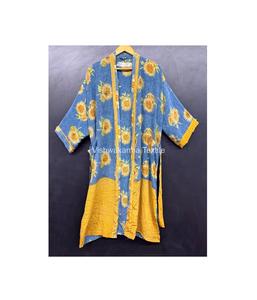 Robe kimono en soie crêpe douce vintage de luxe pour femmes |   Imprimé floral fait main, col en V, taille élastique, manches courtes |   Printemps Automne - Product Image 1