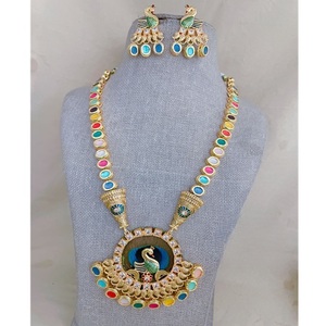 Ensemble collier long et boucles d'oreilles élégants plaqués or, aspect pierre de haute qualité, bijoux de créateur pour femme, cadeau pour mariage ou fête - Product Image 1