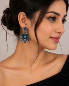 Boucles d'oreilles pendantes fantaisie en argent oxydé avec pierres multicolores et motifs floraux en forme de feuille, vente en gros - Product Image 2