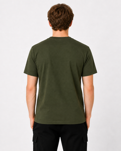 เสื้อยืดคอกลมแขนสั้นผู้ชายสีเขียวมะกอก ทรงปกติ สไตล์ลำลอง สตรีทแวร์ ผ้าฝ้ายเจอร์ซีย์ 100%  แบบเรียบง่าย เป็นมิตรกับสิ่งแวดล้อม - Product Image 5