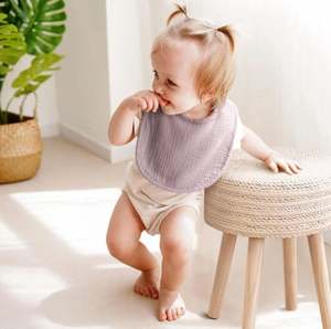 Bavoirs d'alimentation 100% en mousseline de bambou - Biologiques, avec noyau imperméable, faciles à nettoyer - Product Image 5