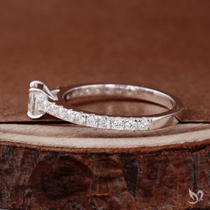 Anillo de compromiso de lujo con diamante cultivado en laboratorio de corte Asscher de 0.50 ct, banda pavé tipo catedral, oro blanco de 10K, anillo minimalista para aniversario o boda - Product Image 2