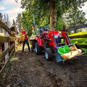 Tractor Massey Ferguson 1723E, una máquina agrícola confiable diseñada para agricultores que exigen resistencia y eficiencia. - Product Image 1