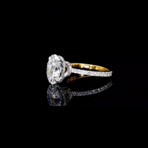 Bague solitaire en or jaune 14 carats pour femme, diamant taille ovale avec halo, cadeau de fiançailles et de mariage, diamant de laboratoire certifié IGI - Product Image 3