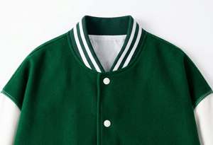 เสื้อแจ็คเก็ตวาร์ซิตี้สีเขียวขาว ตัวเสื้อทำจากผ้าขนสัตว์ แขนเสื้อทำจากหนังเทียม แต่งแถบยางยืด กระดุมแป๊ก  แบบเสื้อเลตเตอร์แมน  แบบเสื้อวาร์ซิตี้ทรงบอมเบอร์ - Product Image 4