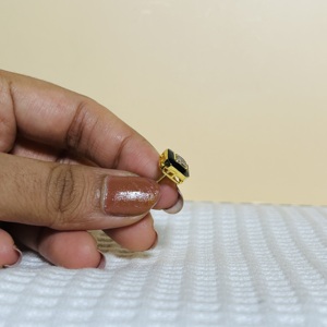 Pendientes de Oro Amarillo de 14K para Hombre con Diamantes Cultivados en Laboratorio, Corte Asscher, Engaste de Bisel, Certificación IGI, Estilo Clásico para Uso Diario - Product Image 3
