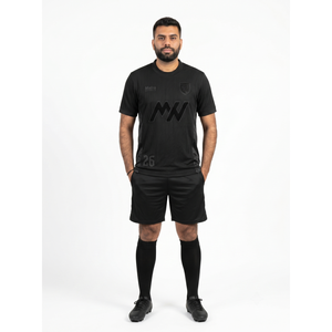 เสื้อฟุตบอลสีดำแบบมินิมอลลิสต์ รุ่น Dri-Fit Pro ผ้าตาข่ายเนื้อแมตต์ 160GSM แบบกำหนดเอง พร้อมชื่อทีม ชุดฟุตบอลชาย ผู้ผลิต OEM - Product Image 1