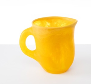 Carafe décorative en résine faite à la main pour une décoration intérieure haut de gamme, un style de cuisine contemporain et une présentation sur table. - Product Image 3