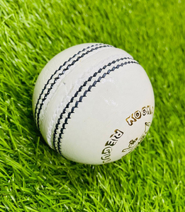 Pelota de Cricket Kookaburra Reglamentaria de Cuero Blanco Cosida a Máquina 156 g, Calidad de Partido, Pelota de Cricket de Liga, Calidad Premium - Product Image 2