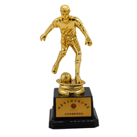 Vente en gros de trophées de football pour jeunes en feuille d'or personnalisés 16.5 cm 15.5cm 19cm trophée en plastique