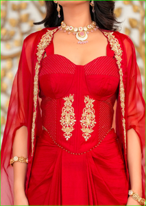 Conjunto de Corsé y Capa Bordados a Mano en Rojo con Detalles Drapeados - Product Image 3