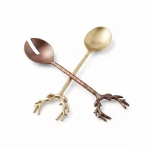 Juego de Cubiertos Modernos con Mango Dorado para Servir Ensaladas, Tenedor y Cuchara de Metal, Acabado Espejo, Aptos para Lavavajillas, para Catering - Product Image 5