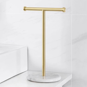 Le porte-serviettes en métal ajoute une organisation instantanée à votre salle de bain en gardant les serviettes bien suspendues, sèches et toujours à portée de main. - Product Image 3