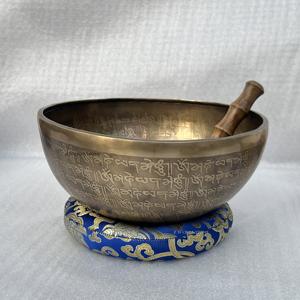 Cuenco tibetano de bronce original hecho a mano de alta calidad, personalizado, de aleación metálica, para meditación, sonido y terapia, martillado a mano. - Product Image 2