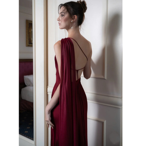 Robe longue sirène en satin bordeaux à col asymétrique et écharpe intégrée ou robe longue asymétrique rouge profond avec détail écharpe - Product Image 3