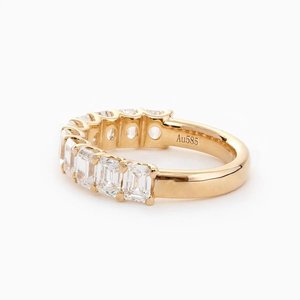 Bague de mariage demi-éternité de luxe en or jaune massif 14 carats avec diamant de laboratoire taille émeraude 4x3mm, à griffes partagées en U – Meilleure vente - Product Image 5