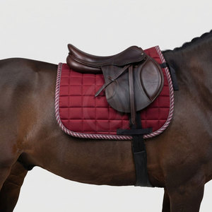 Tapis de selle de haute qualité pour chevaux avec matériau respirant, rembourrage absorbant l'humidité et performance durable - Product Image 4