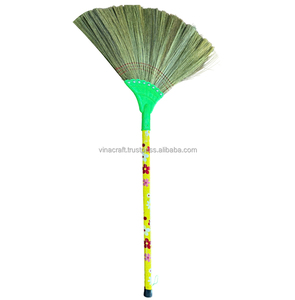 Balai en herbe artificielle écologique en gros avec poils doux et manche en bois, fabriqué au Vietnam - Product Image 2