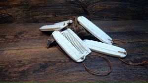 Peine Ecológico Pulido con Diseño de Animales (Búfalo/Camello) de Hueso, Logotipo Personalizable, Creaciones Naturales, Regalos de Decoración para el Hogar, Elegante - Product Image 4