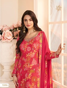 Traje Tradicional Rojo Chinon para Mujer de Dhwaja Export, Corte Regular, Largo hasta el Tobillo, Semi-Cosido, con Estampado Digital, Ideal para Bodas y Graduaciones - Product Image 2