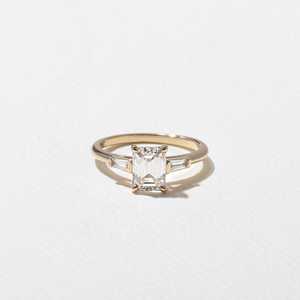Bagues de fiançailles à trois pierres en or massif 14K 18K, serties de diamants de laboratoire émeraude taille baguette, style vintage architectural, alliances de mariée - Product Image 1