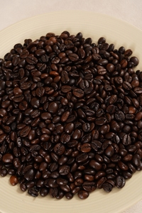 เมล็ดกาแฟคั่วยอดนิยม บรรจุภัณฑ์ขนาดใหญ่ 60 กก. สำหรับขายส่ง คั่วระดับกลาง/คั่วเข้ม สำหรับค้าปลีกและธุรกิจบริการอาหาร - Product Image 3