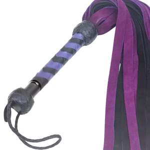 Flogger de Cuero Genuino Hecho a Mano con Mango Grueso y Hebilla de Acero de 3.5cm de Ancho, Acabado Liso, Impresión por Transferencia de Calor - Product Image 4