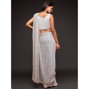 ชุดส่าหรีประดับด้วยเลื่อมสีขาวมุกสวยงามสำหรับงานปาร์ตี้ - Product Image 2