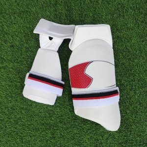 Protège-cuisses de cricket légers et ajustables, personnalisables à faible MOQ, pour l'entraînement et le sport, type Thai Pads - Product Image 5