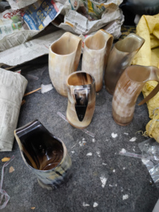 Cuerno para Beber Vikingo Único, Ecológico, Hecho a Mano con Materiales Orgánicos, Regalo para Hombres, Cumpleaños y Aniversarios - Product Image 4