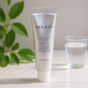 Crema Viso Antietà REJURAN Enhanced 50ml per una Pelle Luminosa e Giovane con Complesso Peptidico C-PDRN e Niacinamide - Product Image 3