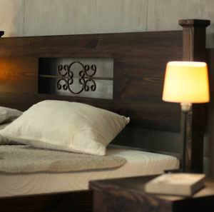 Lit double rustique en bois de manguier massif, fait main, sculpté à la main, design en chêne indien, finition vieillie, pliable - Product Image 2