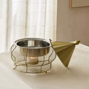 Calentador de Alimentos de Lujo con Marco de Alambre Dorado, Tapa Cónica y Calentador de Velas para una Elegante Presentación de Buffet - Product Image 3