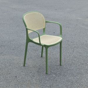 Sillón Moderno de Ratán para Jardín, Estilo Contemporáneo, Estructura Negra Resistente, Asiento y Respaldo Tejidos en Beige - Product Image 3