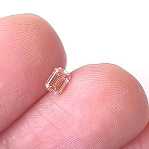Diamant de laboratoire 8 carats émeraude rose fantaisie VS2 certifié IGI CVD 3EX coupe excellente – Fournisseur B2B pour grossistes et importateurs de diamants - Product Image 3