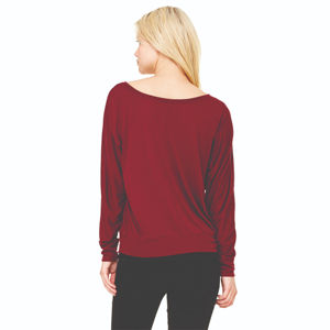 Elegante camiseta de manga larga de punto acanalado con tela elástica que realza la forma y la comodidad, perfecta para usar en capas en cualquier temporada. - Product Image 3