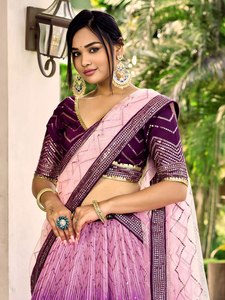 Robe longue élégante à imprimé géométrique violet, taille empire, coupe trapèze, col en V, manches trois quarts, en satin, design fait main - Product Image 5