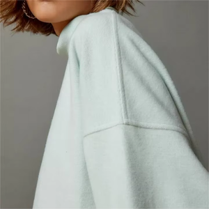 Sudadera Minimalista con Cuello Alto y Lavado Ácido, Unisex, de Manga Larga, Estilo Casual Urbano para Uso Diario, con Logotipo Frontal - Product Image 4