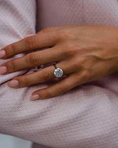 Anillo con Halo Oculto de Diamante Cultivado en Laboratorio de 2.51CT, Corte Redondo, para Mujer, Oro Blanco de 14K, Ideal para Regalo de Compromiso o para Enamorados - Product Image 1