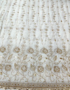 Tissu en viscose pure et soie georgette tendance, très vendu, avec broderies et perles lourdes pour robes de créateurs - Product Image 1