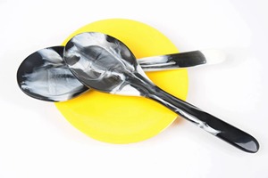 ช้อนตักสลัดเรซิ่นทำมือ ปลอดภัยต่อสิ่งแวดล้อม ใช้กับเครื่องล้างจานได้ ดีไซน์ทันสมัย สำหรับใช้ในครัวเรือน งานปาร์ตี้ สไตล์มินิมอล - Product Image 2