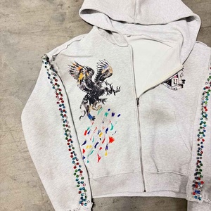 Sudadera con capucha y bordado con diamantes de imitación, diseño de logotipo cosido a la moda, tejido polar cálido, ideal para ropa de calle o moda informal deportiva - Product Image 1