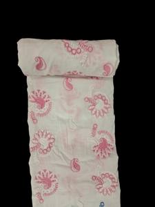 Tissu en coton blanc très demandé avec broderie paisley rose et blanche, motif Buti brodé sur toute la surface, idéal pour robes et artisanat - Product Image 4