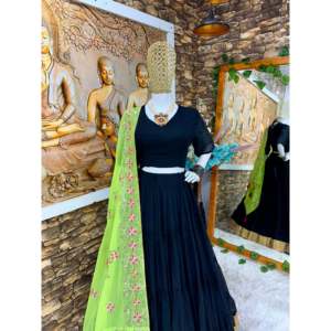 Diseñador XL Talla Navratri Especial Lehenga Choli y Dupatta - Product Image 5