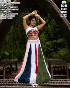 Lehenga Choli élégant en coton royale Bandhani Noor Palace, longueur ras du sol, pour mariage, Diwali et fêtes - Product Image 4