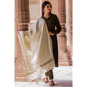 Conjunto de Kurta Verde Transpirable Nadiya con Dupatta Crema, Estilo Simple, Cintura Imperio, Talla XS, para Ocasiones Diarias - Product Image 5