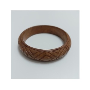 Elegantes Brazaletes de Madera de Estilo Tradicional para Damas, Joyería de Madera Pulida, Adecuados para Vestimenta Étnica y Ocasiones Especiales - Product Image 3